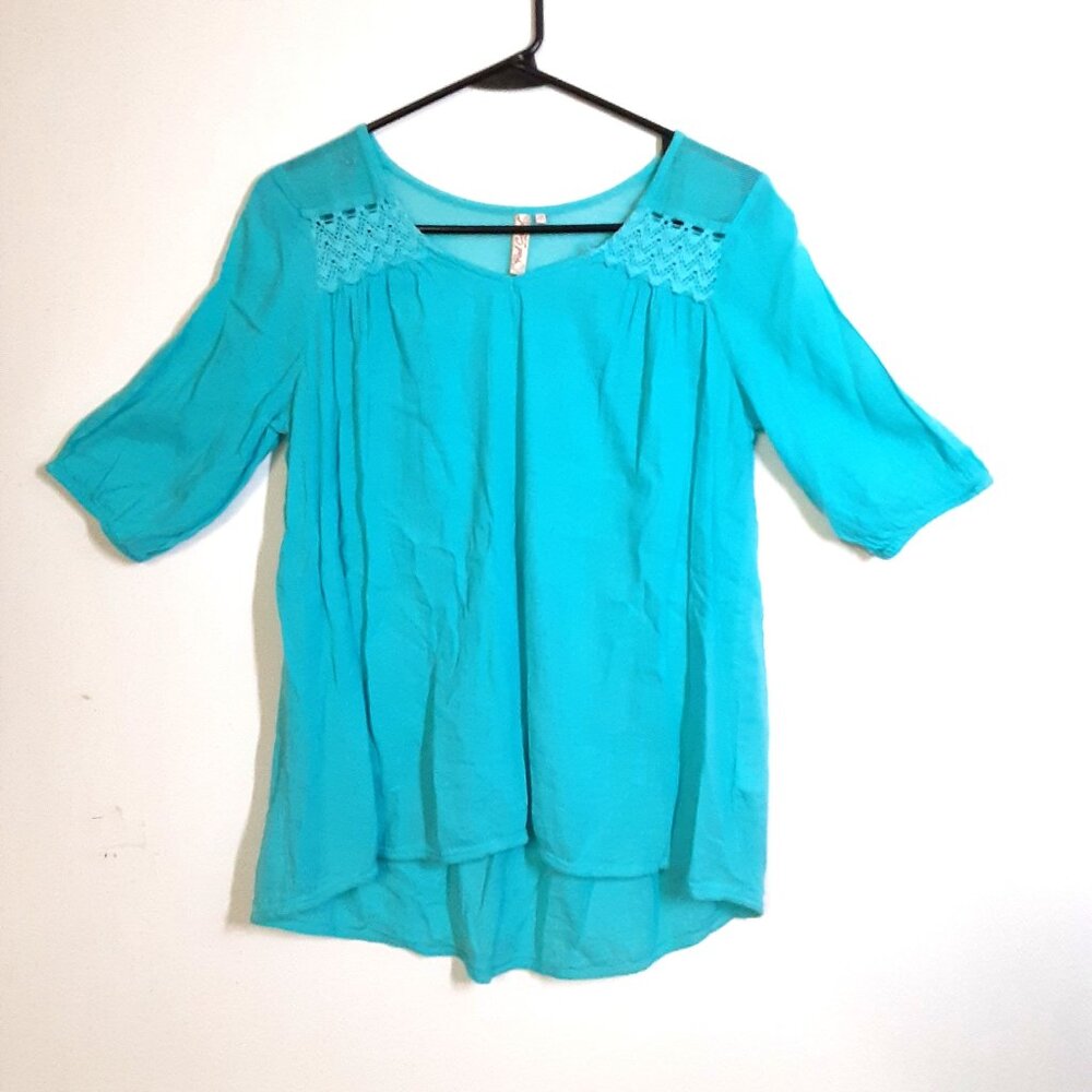 Red Camel Womans Blouse Size XS Short Sleeve Cotton Blend Hi/Low Sm Hole Blue